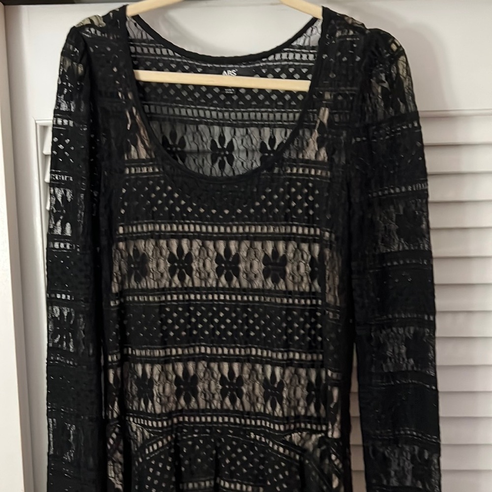 Pretty dress with 2 layers.